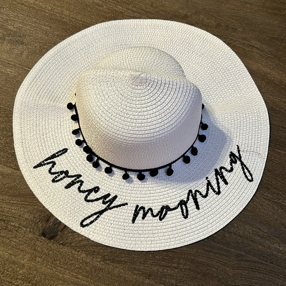 David's Bridal Accessories - NWOT DAVID'S BRIDAL honeymooning wide brim floppy hat